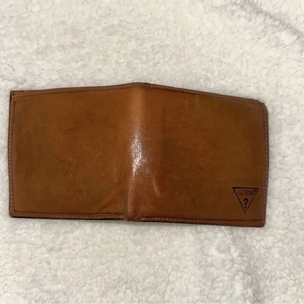 GUESS Tan Camel Brown Genuine Leather Billfold Bifold Wallet